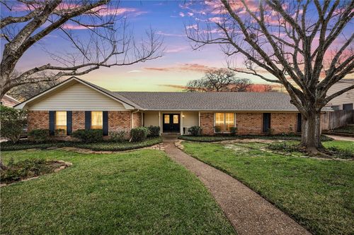 8210 Woodcreek Drive, Woodway, TX, 76712 | Card Image