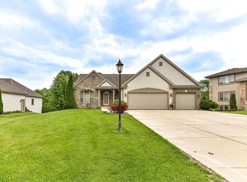 S70W19133 Kenwood Drive, Muskego, WI, 53150 | Card Image