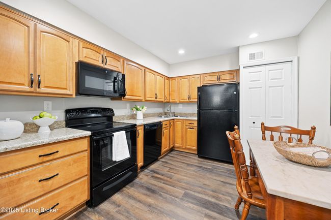203 - 1600 Gardiner Ln, Condo with 2 bedrooms, 2 bathrooms and null parking in Louisville KY | Image 11
