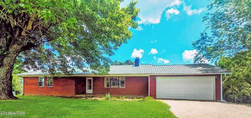 320 Redbird Cir, Cumberland Gap, TN, 37724-4143 | Card Image
