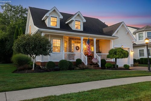 117 Cottage Cove Dr, Marblehead, OH, 43440-3103 | Card Image
