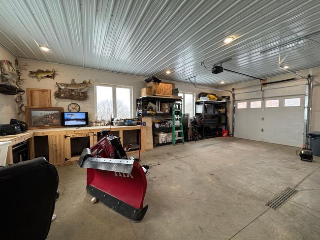 Garage interior | Image 38