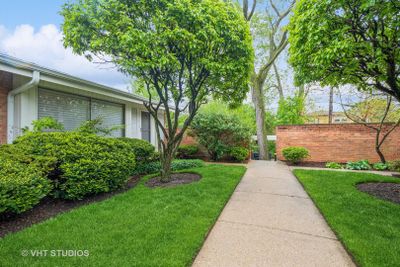 7013 N Tripp Avenue, Townhouse with 2 bedrooms, 1 bathrooms and 1 parking in Lincolnwood IL | Image 2