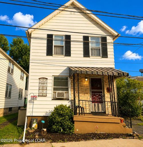 11 Weir Ln, Wilkes Barre, PA, 18705-2509 | Card Image