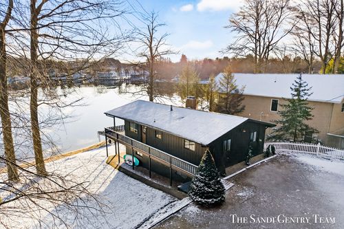 4050 W Orchard Dr, Hart, MI, 49420-8921 | Card Image