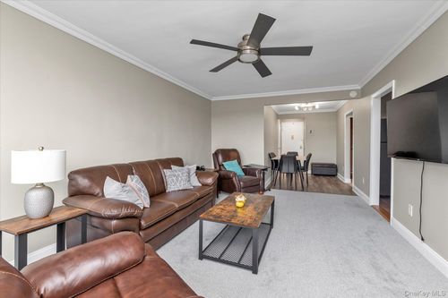 211-290 Atlantic Ave, Hempstead, NY, 11550-1139 | Card Image