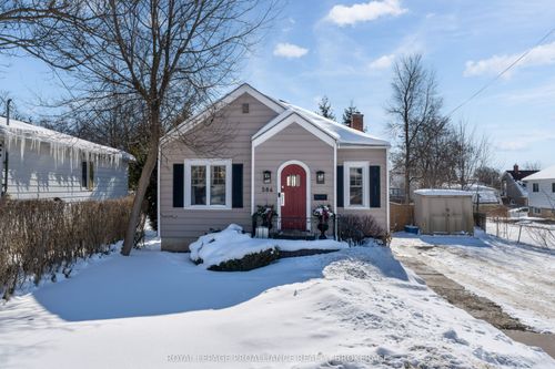 586 Union St W, Kingston, ON, K7M2H4 | Card Image