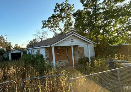 211 E Harding Ave, Bakersfield, CA, 93308-4411 | Card Image