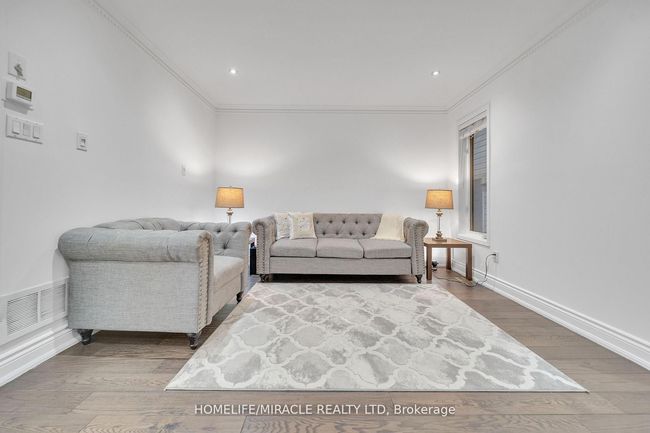 93 Crystal Glen Cres, House attached with 4 bedrooms, 4 bathrooms and 2 parking in Brampton ON | Image 12