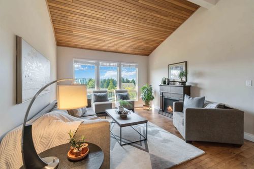 1287 Lansdowne Dr, Coquitlam, BC, V3E1K7 | Card Image