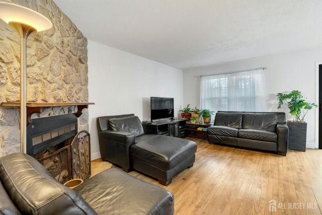 1 Pheasant Run, Townhouse with 2 bedrooms, 3 bathrooms and null parking in Edison NJ | Image 6