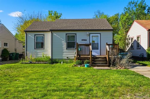 28984 Beechwood St, Garden City, MI, 48135-2419 | Card Image