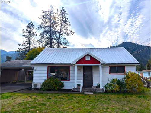 47564 School St, Oakridge, OR, 97463-9564 | Card Image