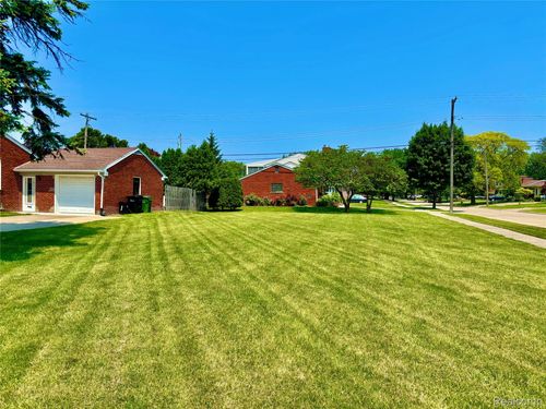 18720 Goddard Rd, Allen Park, MI, 48101-1153 | Card Image