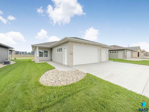 2316 E Tinley St, Brandon, SD, 57005-6735 | Card Image