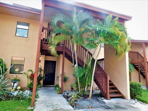 902 Lakeview Cir, Royal Palm Beach, FL, 33411-8796 | Card Image