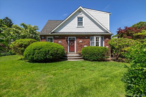 200 Van Buren Street, Huntington, NY, 11721 | Card Image