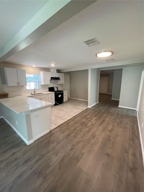 3211 Retta St, Houston, TX, 77026-6124 | Card Image