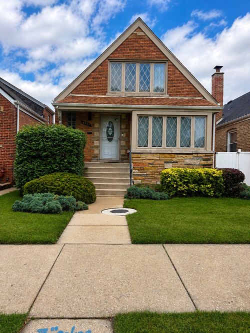 6737 S Kenneth Ave, Chicago, IL, 60629-5752 | Card Image