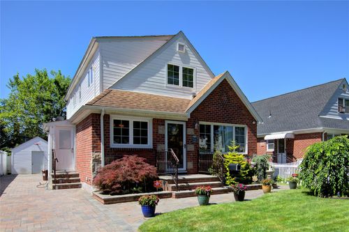 7622 265th St, New Hyde Park, NY, 11040-1404 | Card Image