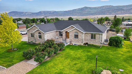 305 N Center St, Moroni, UT, 84646-7647 | Card Image