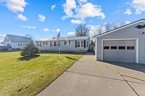 8 Leclaire Dr, Milton, VT, 05468-3983 | Card Image