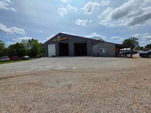 704 W 3rd St, Mountain Grove, MO, 65711-1529 | Card Image