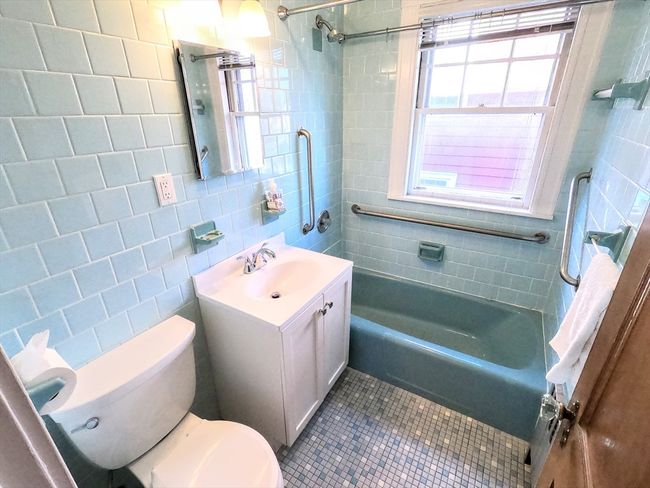 2 - 26 Guernsey St, Condo with 2 bedrooms, 1 bathrooms and null parking in Roslindale MA | Image 27