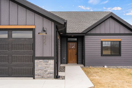 305 Stoddard St, Houston, MN, 55943-2810 | Card Image