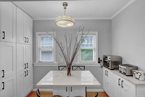 10 Ontario Rd, Bellerose Village, NY, 11001-4109 | Card Image