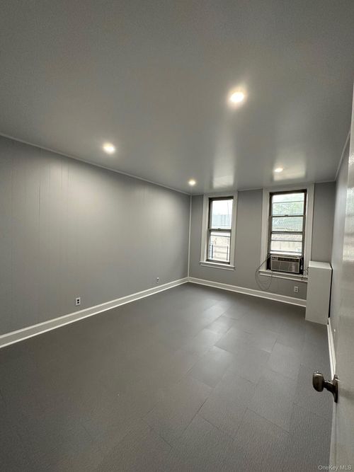 1126 Ward Ave, Bronx, NY, 10472-3802 | Card Image