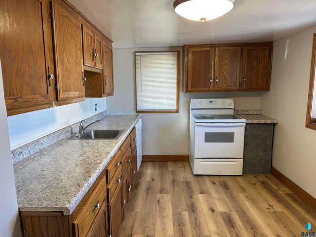 200 E 2 Nd St, House other with 3 bedrooms, 1 bathrooms and null parking in Freeman SD | Image 6