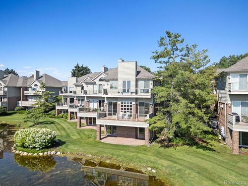 3782 Pine Lake Knoll Dr, West Bloomfield, MI, 48324-1666 | Card Image