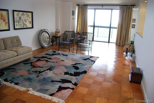 apt-31g-26910 Grand Central Pkwy, Floral Park, NY, 11005-1031 | Card Image