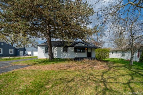 5357 Sashabaw Road, Independence Charter Township, MI, 48346 | Card Image