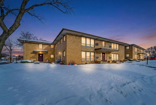 9126 W Grantosa Dr, Milwaukee, WI, 53225-5057 | Card Image