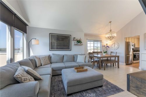 3845 Farquhar Ave, Los Alamitos, CA, 90720-2007 | Card Image