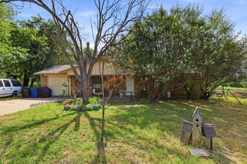 606 E Barton St, Granbury, TX, 76048-1622 | Card Image