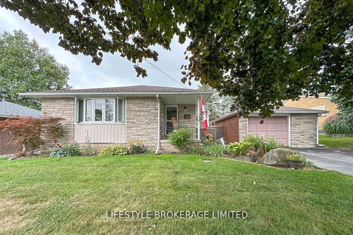 40 Ash St, Port Perry, ON, L9L1E2 | Card Image