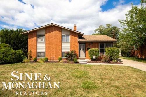 2331 Parliament Dr, Sterling Heights, MI, 48310-5817 | Card Image