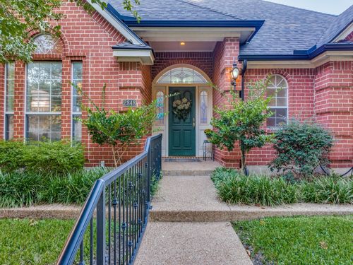 2848 Oakbriar Trl, Fort Worth, TX, 76109-5563 | Card Image