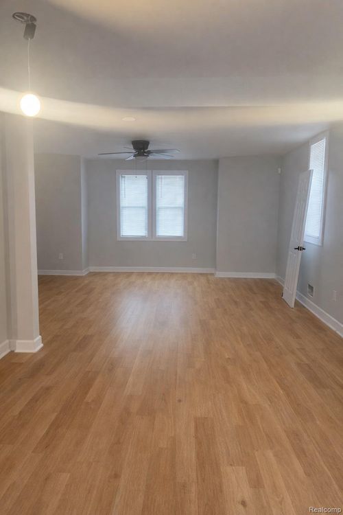 3916 Bewick St, Detroit, MI, 48214-1556 | Card Image