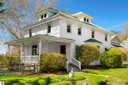 201 2nd St, Leland, MI, 49654-5029 | Card Image