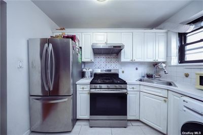 4A - 2705 Kings Highway, Home with 2 bedrooms, 1 bathrooms and null parking in Midwood NY | Image 2