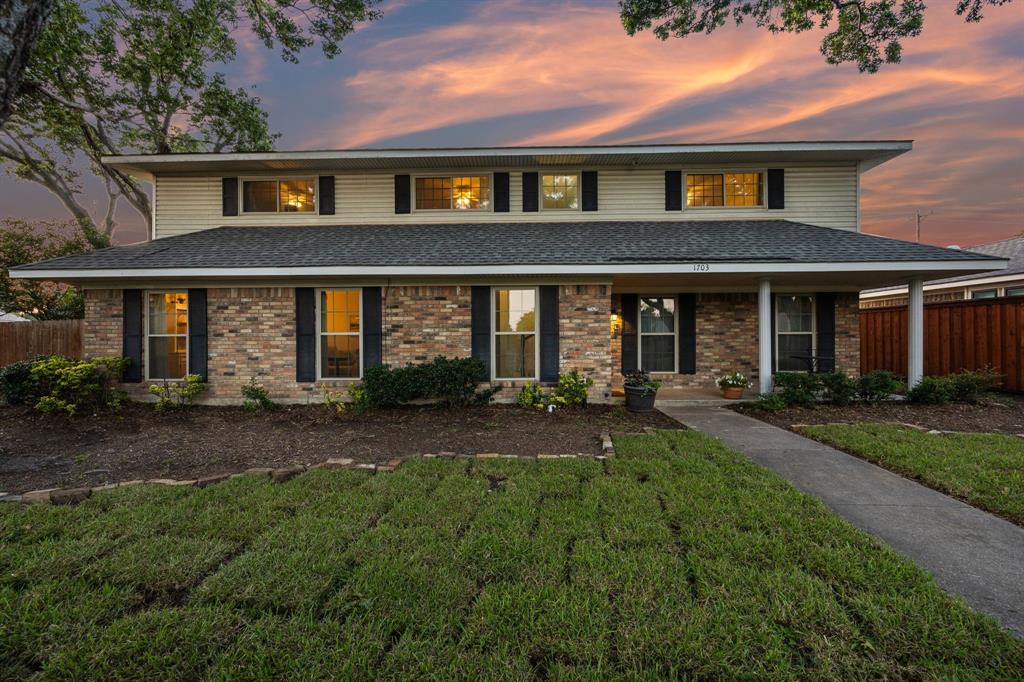 1703 Hanover Drive, For Sale in Richardson Zoocasa