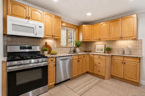 3 Ross Ave, Nyack, NY, 10960-4336 | Card Image