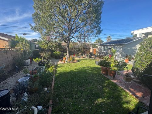 23337 Vanowen St, West Hills, CA, 91307-2642 | Card Image