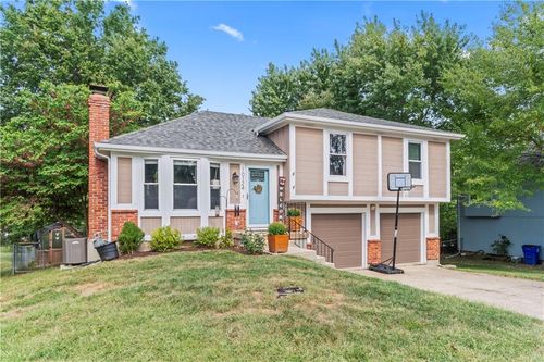 10124 W 49th Pl, Merriam, KS, 66203-4818 | Card Image