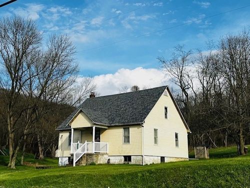 2440 Racetrack Rd, New Stanton, PA, 15672-2420 | Card Image