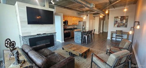 apt-406-100 W 5th St, Royal Oak, MI, 48067-2560 | Card Image